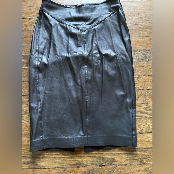 Women’s Size 4 Reiss Black Leather and Cotton Skirt with slit in the back - Picture 9 of 11